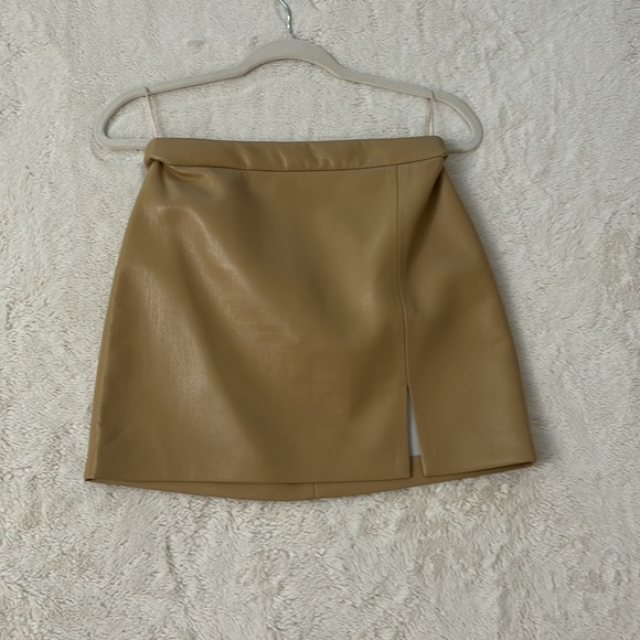 Aritzia Wilfred Patio Mini Skirt.  Aritzia -***Limited Edition***
Sandy Beige - Picture 6 of 16